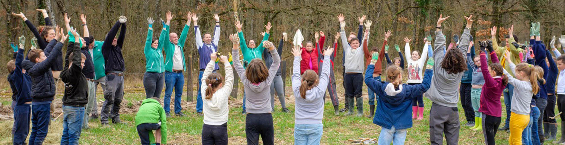 Des Enfants Et Des Arbres